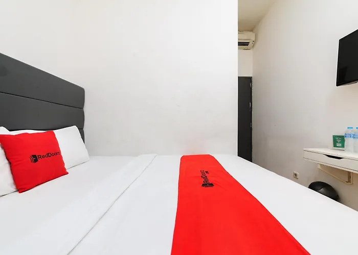 RedDoorz Plus @ Danau Sunter Utara Jakarta